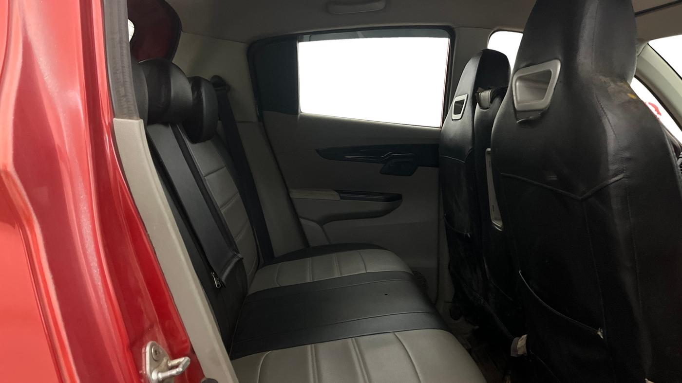 2016 Mahindra Kuv100 K6 6 STR, Petrol, Manual, 58,190 km, Right Side Rear Door Cabin