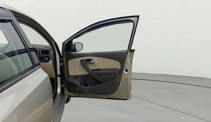 2013 Volkswagen Vento HIGHLINE DIESEL 1.6, Diesel, Manual, 99,563 km, RHS Front Door