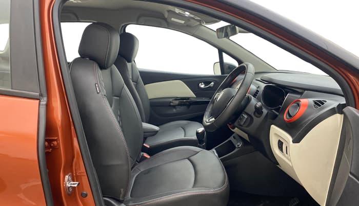 2019 Renault Captur PLATINE PETROL DUAL TONE, Petrol, Manual, 24,818 km, Right Side Front Door Cabin