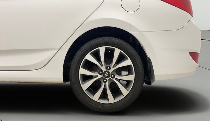 2016 Hyundai Verna FLUIDIC 4S1.6 VTVT SX AT, Petrol, Automatic, 95,846 km, Left Rear Wheel