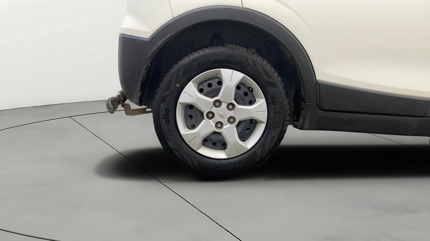 2020 Mahindra XUV300 W6 1.2 PETROL, Petrol, Manual, 15,386 km, Right Rear Wheel