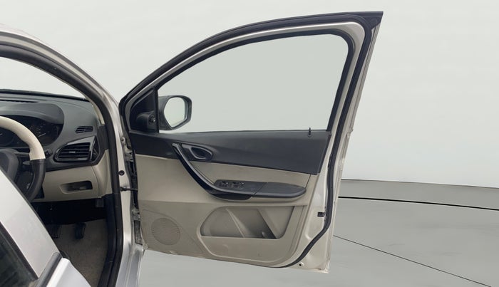 2018 Tata Tiago XT PETROL, Petrol, Manual, 1,28,118 km, RHS Front Door