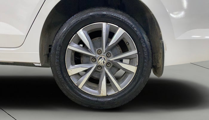 2022 Skoda SLAVIA STYLE 1.0L TSI AT, Petrol, Automatic, 33,393 km, Left Rear Wheel