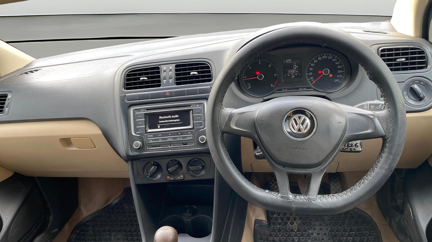 2016 Volkswagen Ameo COMFORTLINE 1.5L, Diesel, Manual, 1,34,068 km, Steering Wheel Close Up