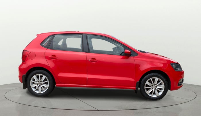 2016 Volkswagen Polo HIGHLINE1.2L, CNG, Manual, 1,24,595 km, Right Side View