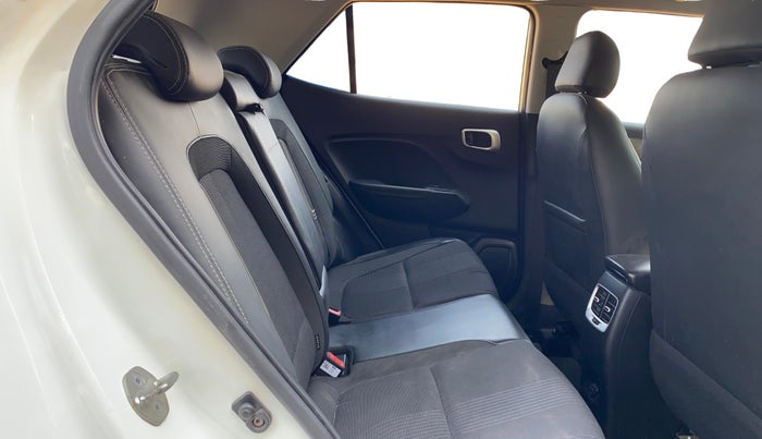 2021 Hyundai VENUE SX 1.0 (O) TURBO, Petrol, Manual, 61,353 km, Right Side Rear Door Cabin