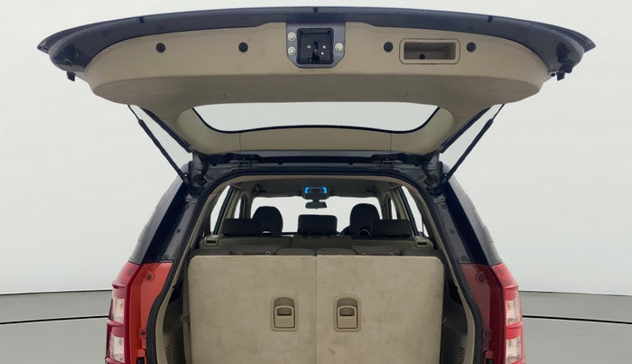 2016 Mahindra XUV500 W6 AT, Diesel, Automatic, 76,499 km, Boot Door Open