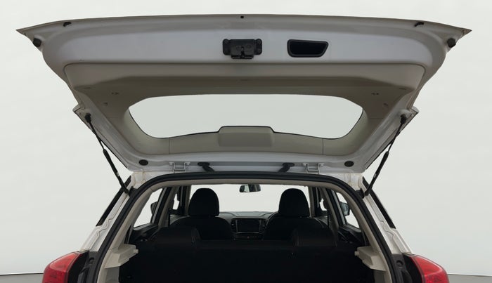 2023 Mahindra XUV300 W4 1.2 PETROL, Petrol, Manual, 35,728 km, Boot Door Open