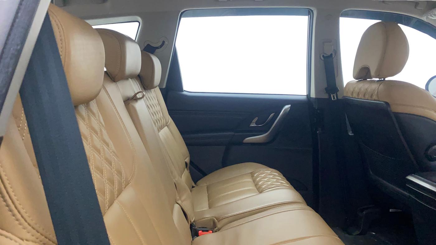 2021 Mahindra XUV500 W11(O), Diesel, Manual, 21,439 km, Right Side Rear Door Cabin