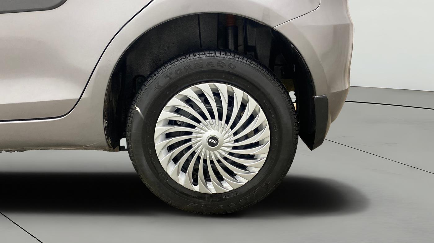 2014 Maruti Swift VXI, Petrol, Manual, 34,531 km, Left Rear Wheel