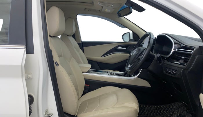 2023 MG HECTOR SHARP PRO 1.5 PETROL TURBO CVT PETROL, Petrol, Automatic, 45,336 km, Right Side Front Door Cabin