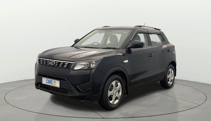 2022 Mahindra XUV300 W6 1.2 PETROL, Petrol, Manual, 26,436 km, Left Front Diagonal