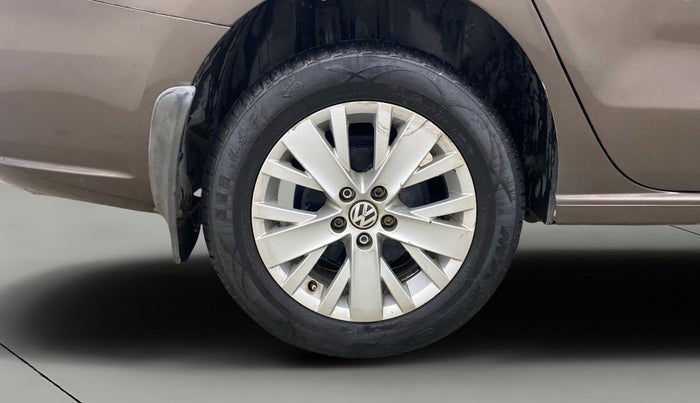 2015 Volkswagen Vento HIGHLINE 1.6 MPI, Petrol, Manual, 57,746 km, Right Rear Wheel