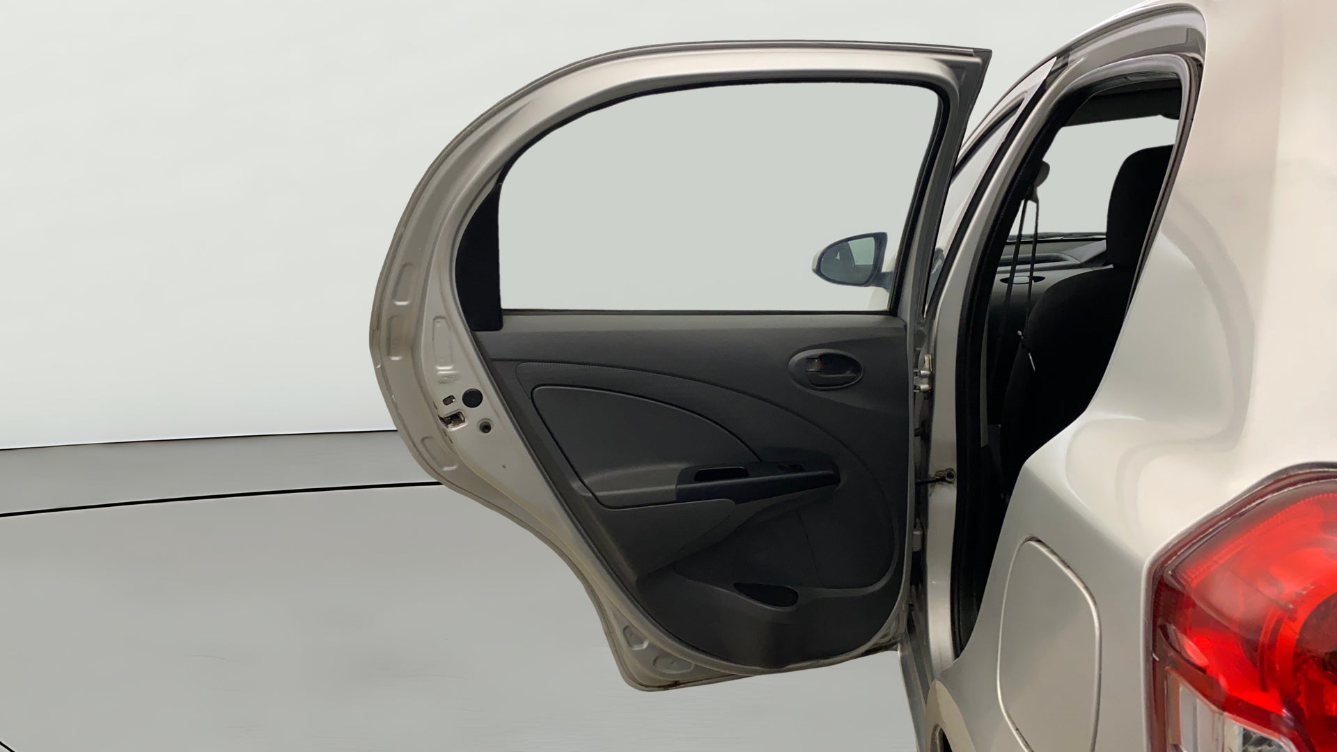 camera-LHS-Rear-Door