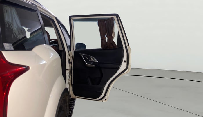 2020 Mahindra XUV500 W7, Diesel, Manual, 30,379 km, RHS Rear Door