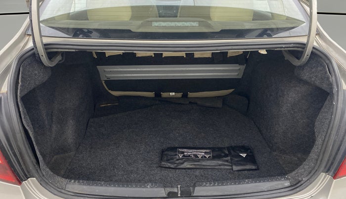 2016 Skoda Rapid AMBITION 1.6 MPI MT, Petrol, Manual, 82,089 km, Boot Open Zoomed View