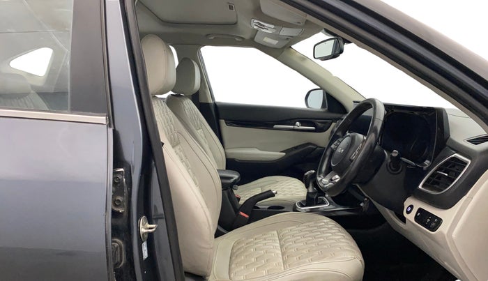 2022 KIA SELTOS HTX DIESEL 1.5, Diesel, Manual, 1,10,027 km, Right Side Front Door Cabin