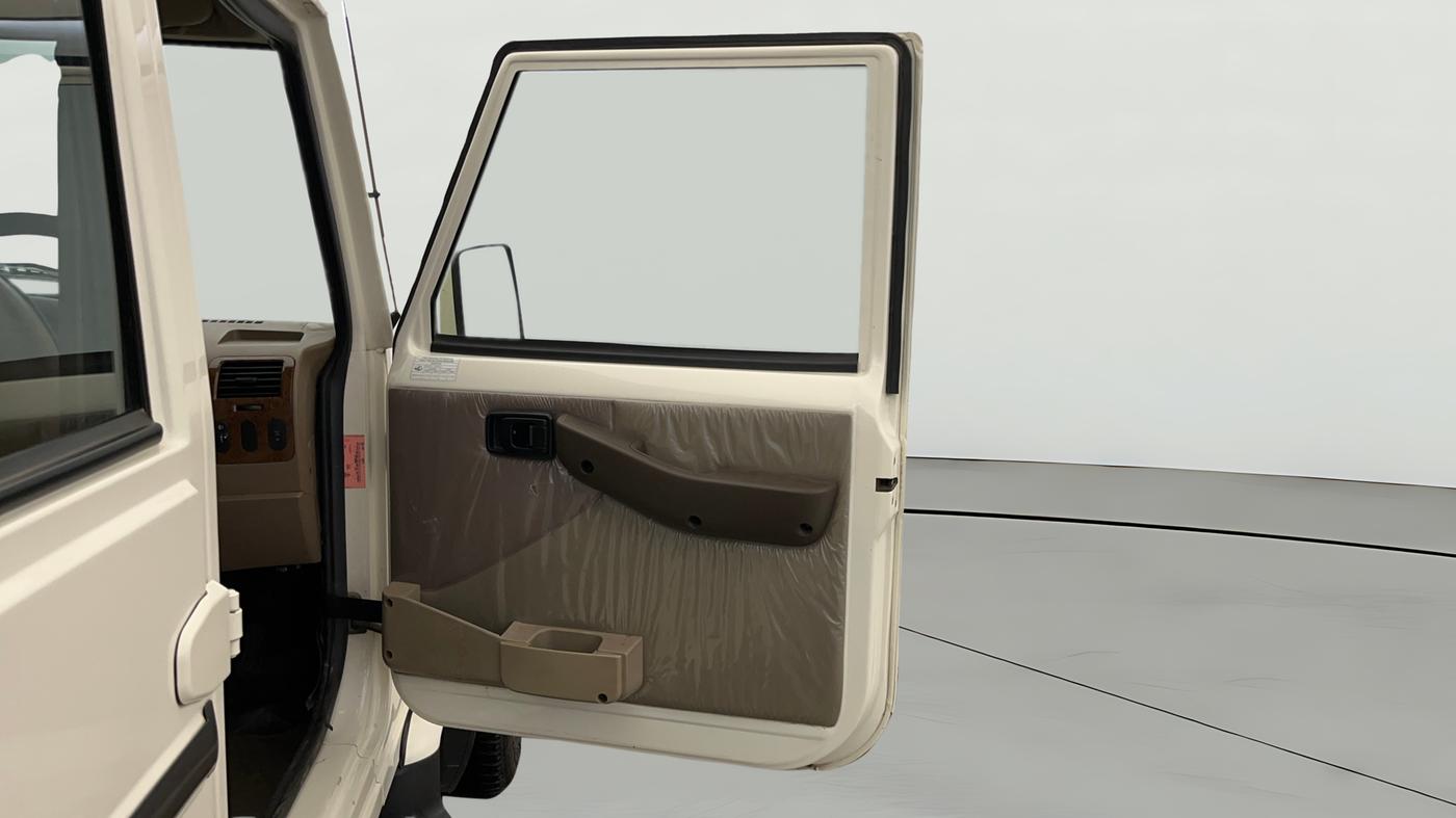 2021 Mahindra Bolero B6 (O), Diesel, Manual, 48,457 km, RHS Front Door