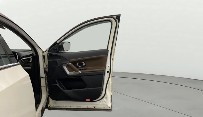 2020 Tata Harrier XZ PLUS 2.0L DUAL TONE, Diesel, Manual, 1,32,961 km, RHS Front Door