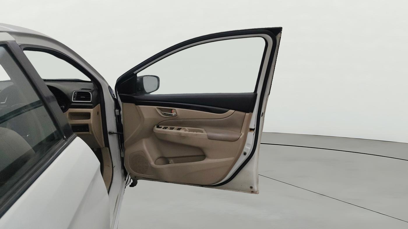 2015 Maruti Ciaz ZXI, Petrol, Manual, 76,102 km, RHS Front Door