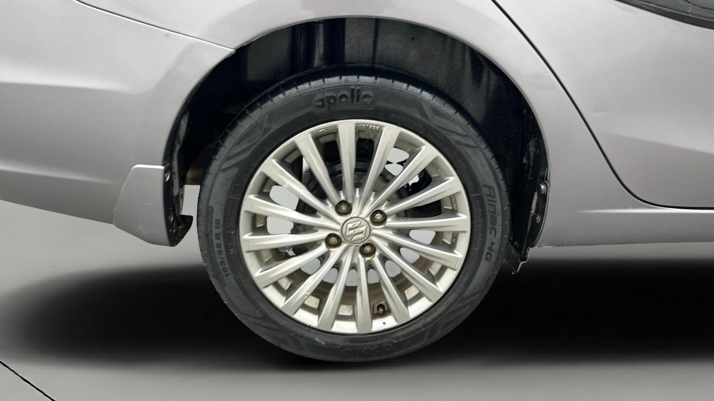 2016 Maruti Ciaz ZXI+ AT, Petrol, Automatic, 86,376 km, Right Rear Wheel