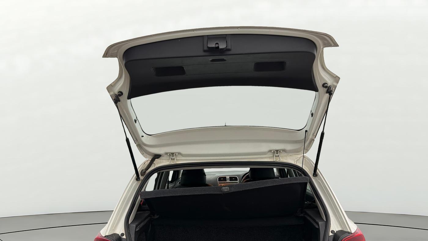 2020 Volkswagen Polo HIGHLINE PLUS 1.0, Petrol, Manual, 1,15,234 km, Boot Door Open