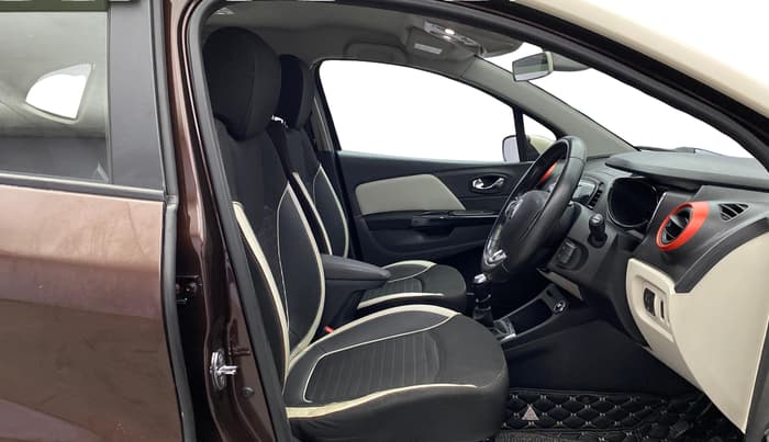 2017 Renault Captur RXT DIESEL, Diesel, Manual, 85,791 km, Right Side Front Door Cabin