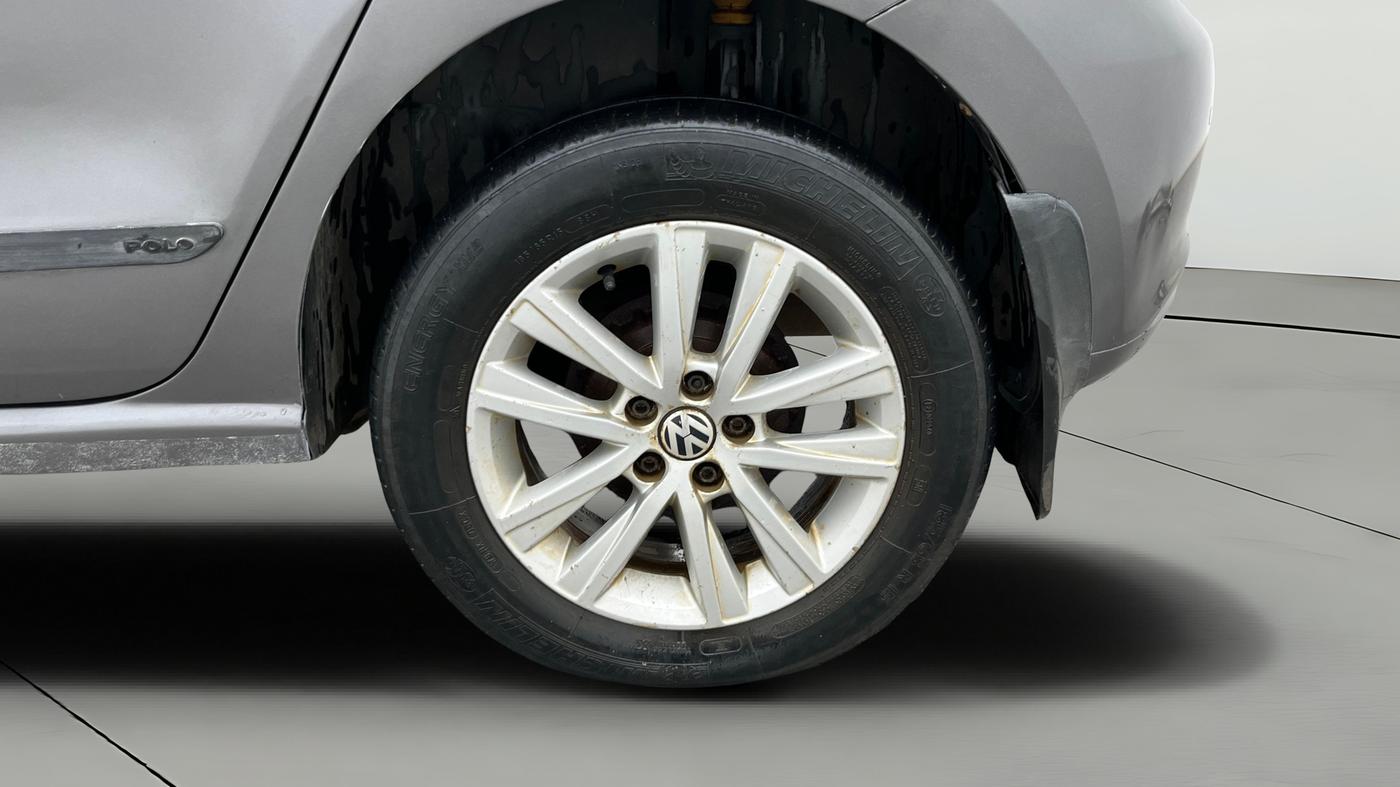 2013 Volkswagen Polo HIGHLINE DIESEL, Diesel, Manual, 1,02,202 km, Left Rear Wheel