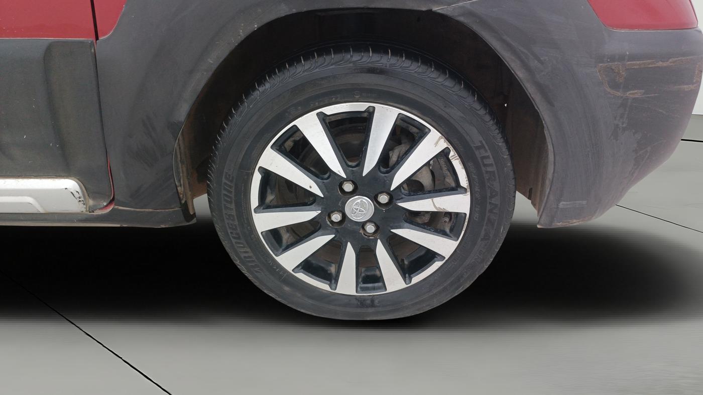 2014 Toyota Etios CROSS 1.2 G, Petrol, Manual, 96,562 km, Right Front Wheel