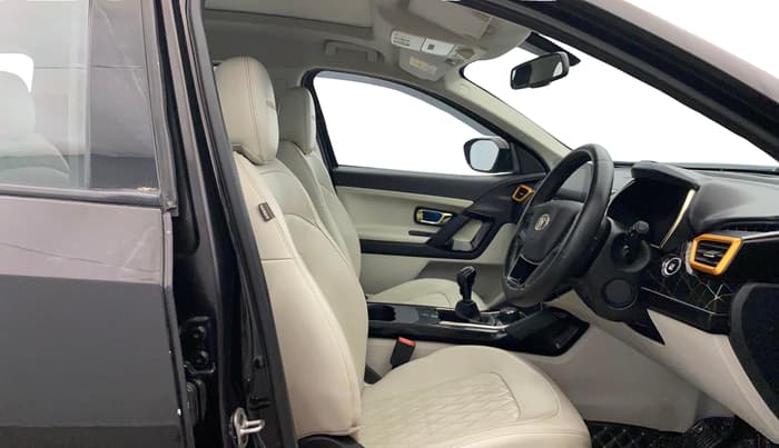 2021 Tata Safari XZ PLUS GOLD 6 S, Diesel, Manual, 64,435 km, Right Side Front Door Cabin