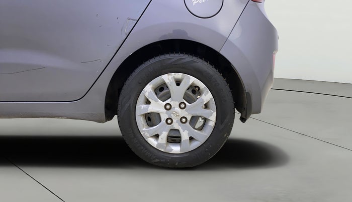 2016 Hyundai Grand i10 MAGNA 1.2 KAPPA VTVT, CNG, Manual, 1,41,978 km, Left Rear Wheel