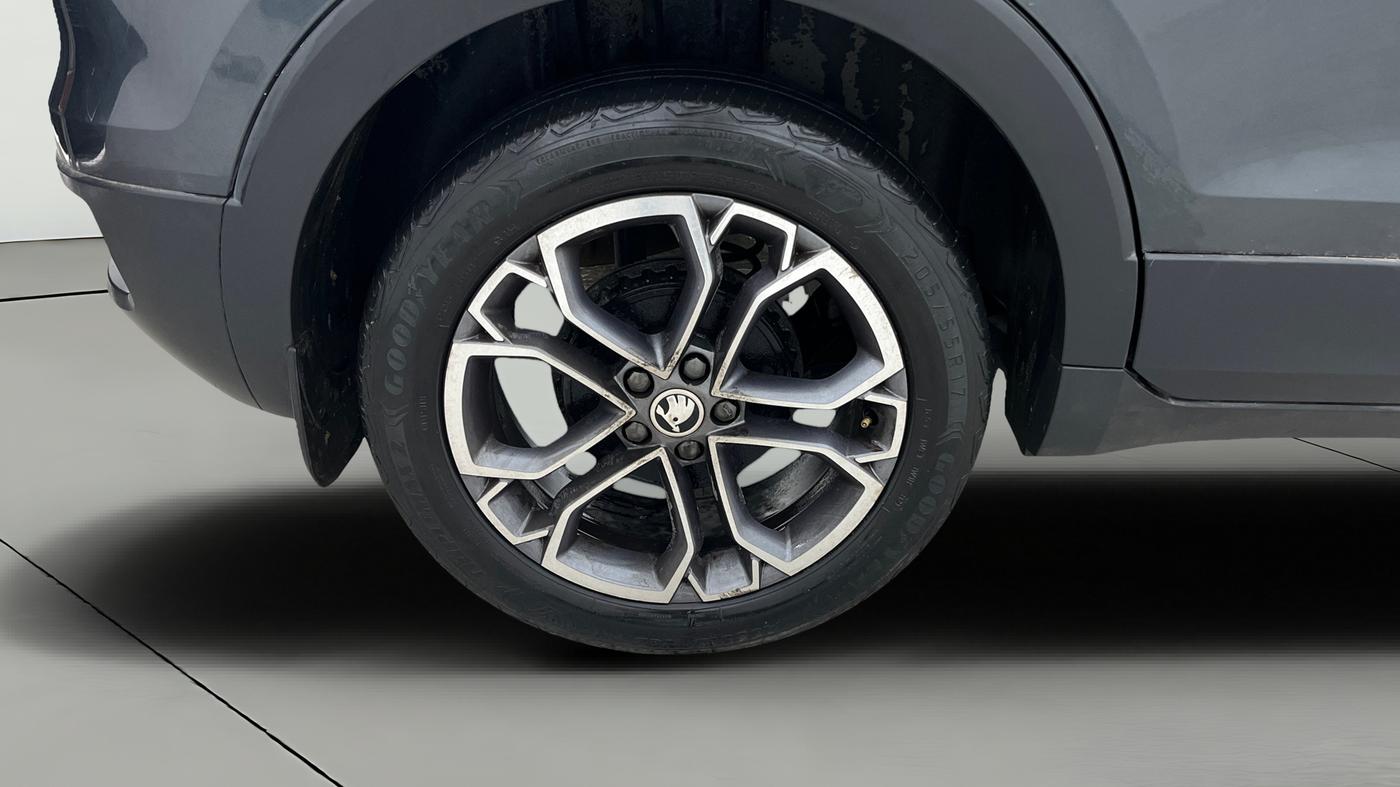 2021 Skoda KUSHAQ STYLE 1.0L TSI AT, Petrol, Automatic, 38,231 km, Right Rear Wheel