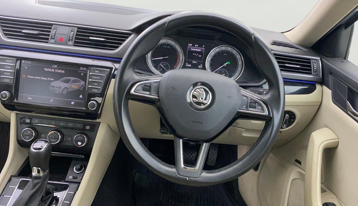 2016 Skoda Superb L&K 1.8 TSI AT, Petrol, Automatic, 52,309 km, Steering Wheel Close Up