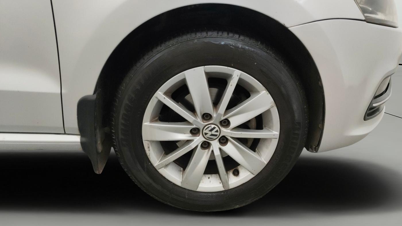 2015 Volkswagen Polo HIGHLINE1.2L, CNG, Manual, 83,337 km, Right Front Wheel