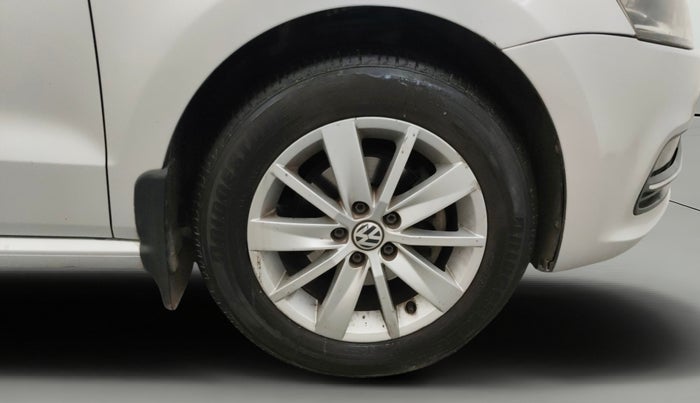 2015 Volkswagen Polo HIGHLINE1.2L, CNG, Manual, 83,337 km, Right Front Wheel