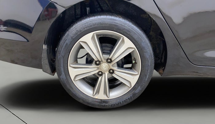 2018 Hyundai Verna 1.6 VTVT SX, Petrol, Manual, 75,371 km, Right Rear Wheel