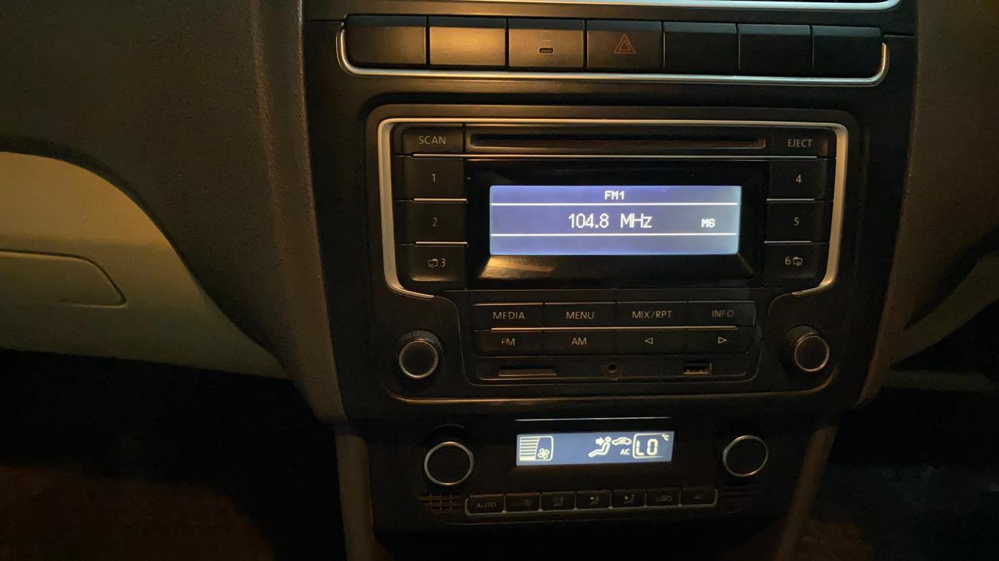 2013 Volkswagen Vento HIGHLINE 1.6 MPI, Petrol, Manual, 73,143 km, Air Conditioner