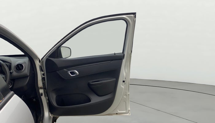 2019 Renault Kwid RXT 1.0 AMT (O), Petrol, Automatic, 80,598 km, RHS Front Door