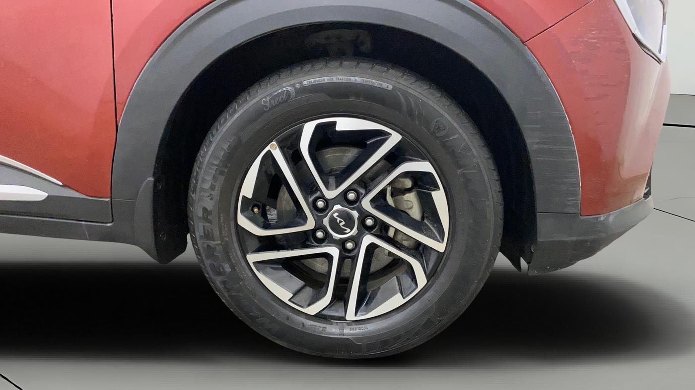 2022 KIA CARENS LUXURY PLUS 1.4 PETROL DCT 7 STR, Petrol, Automatic, 37,117 km, Right Front Wheel