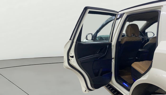 2021 Mahindra XUV500 W5, Diesel, Manual, 98,119 km, LHS Rear Door