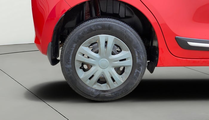 2023 Maruti Swift ZXI PLUS DUAL TONE, Petrol, Manual, 42,218 km, Right Rear Wheel