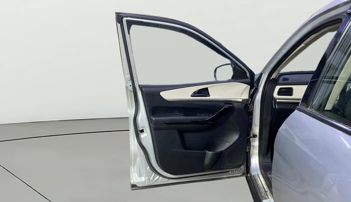 2022 Mahindra XUV700 AX 5 P MT 7 STR, Petrol, Manual, 66,407 km, LHS Front Door