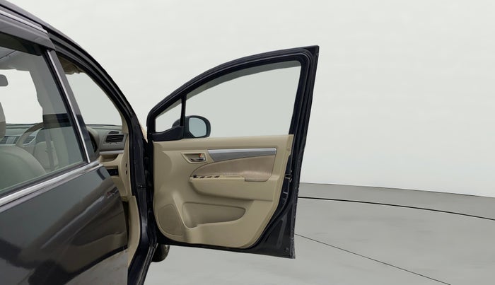 2015 Maruti Ertiga VXI, Petrol, Manual, 73,458 km, RHS Front Door