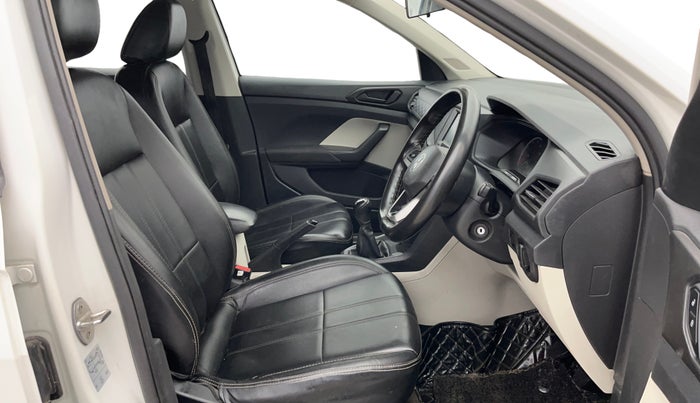 2022 Volkswagen TAIGUN COMFORTLINE 1.0 TSI MT, Petrol, Manual, 62,917 km, Right Side Front Door Cabin