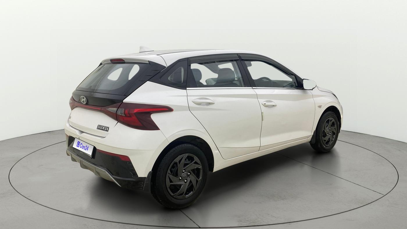 2024 Hyundai NEW I20 MAGNA 1.2 MT, Petrol, Manual, 34,676 km, Right Back Diagonal