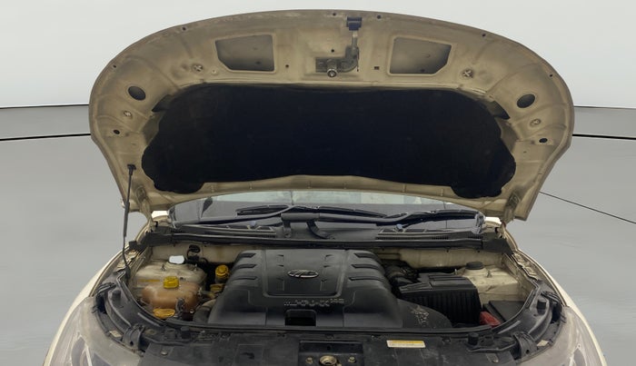 2017 Mahindra XUV500 W6 AT 1.99, Diesel, Automatic, 64,287 km, Open Bonet