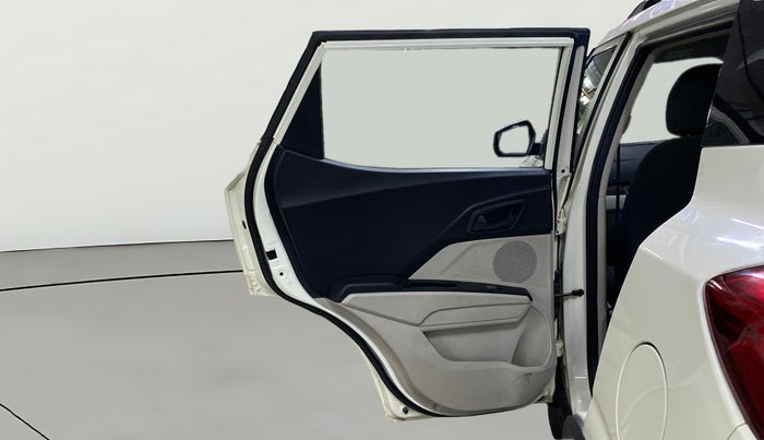 2019 Mahindra XUV300 W6 1.2 PETROL, Petrol, Manual, 83,366 km, LHS Rear Door