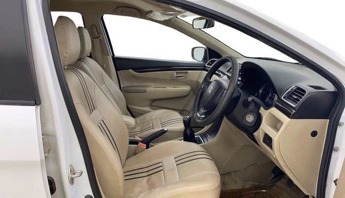 2016 Maruti Ciaz VXI+, Petrol, Manual, 1,19,955 km, Right Side Front Door Cabin