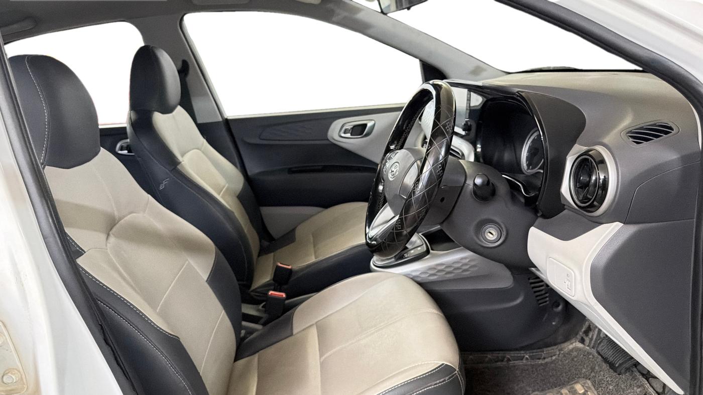 2022 Hyundai GRAND I10 NIOS SPORTZ AMT 1.2 KAPPA VTVT, Petrol, Automatic, 28,555 km, Right Side Front Door Cabin