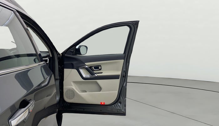 2022 Tata Safari XZ, Diesel, Manual, 64,046 km, RHS Front Door